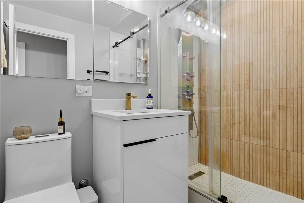 1355 N Sandburg Terrace - Photo 17