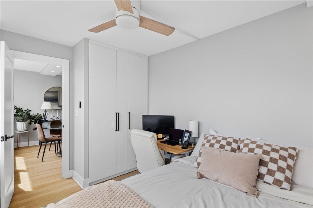 1355 N Sandburg Terrace - Photo 7