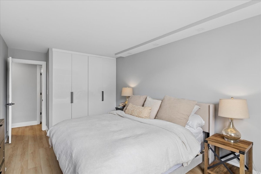 1355 N Sandburg Terrace - Photo 15