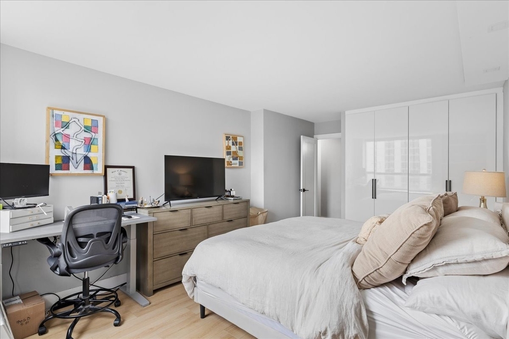 1355 N Sandburg Terrace - Photo 16
