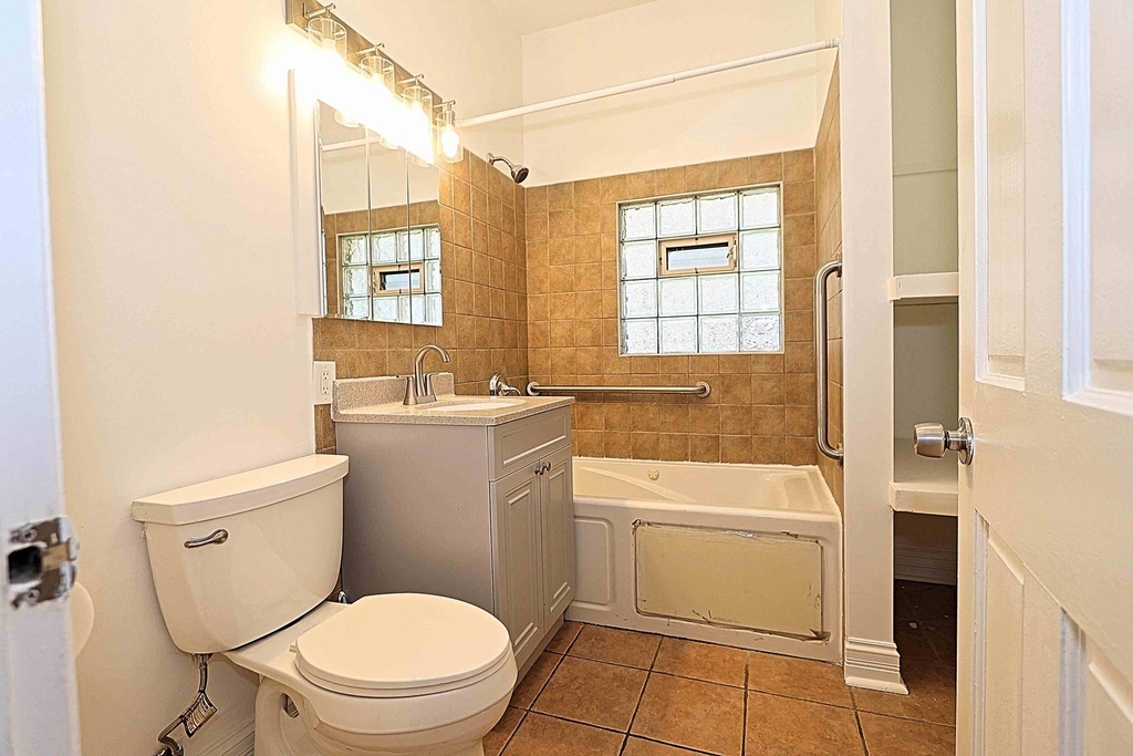 3328 W Cuyler Avenue - Photo 1