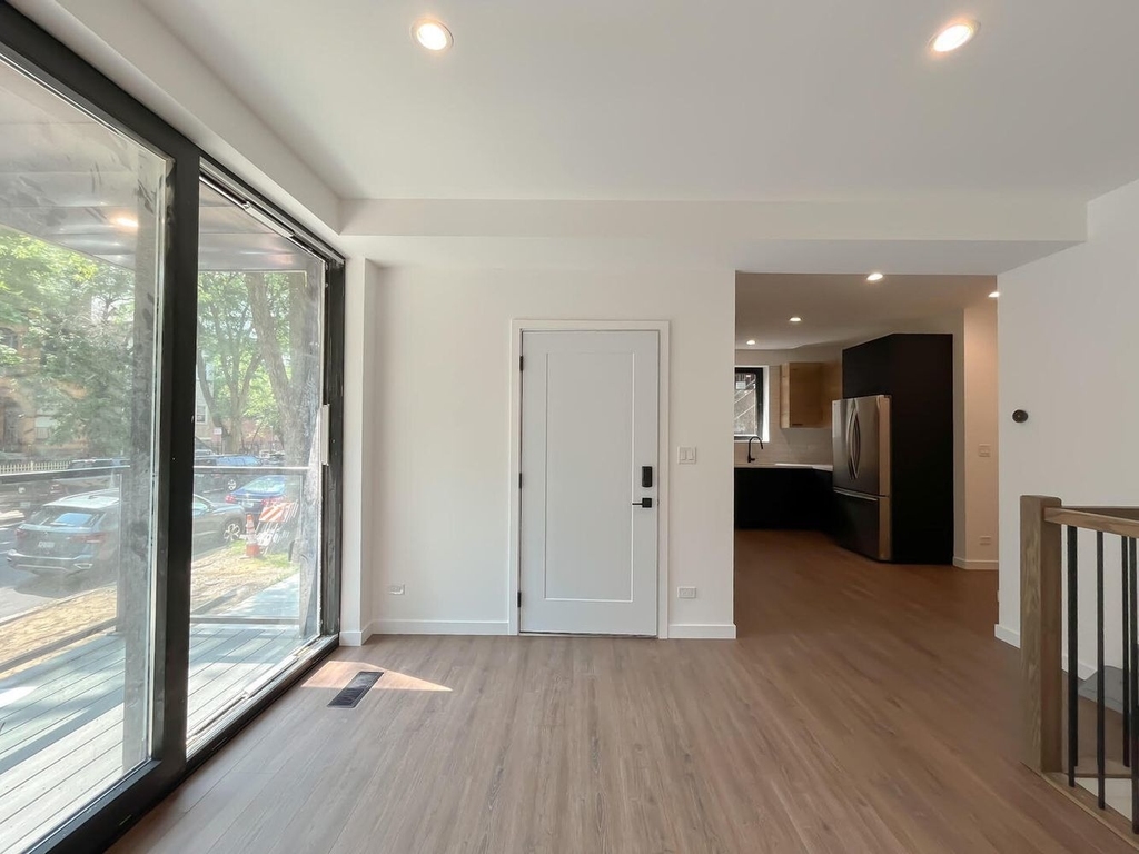 3710 N Kenmore Avenue - Photo 3