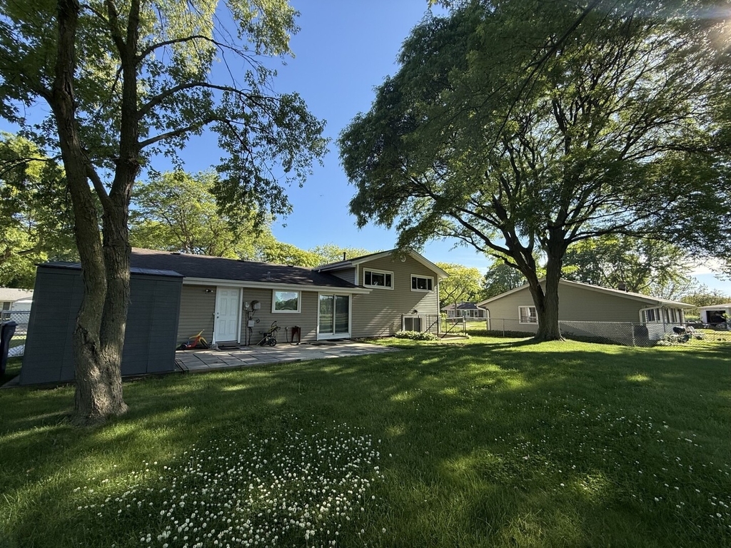 920 Royal Court - Photo 16