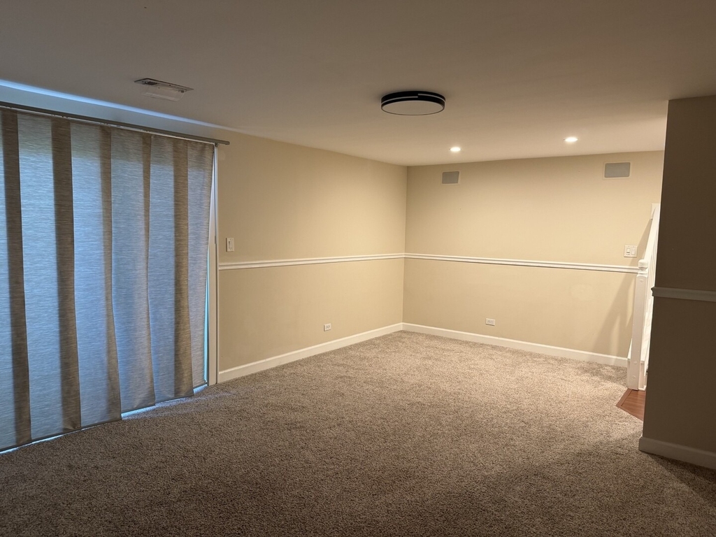 920 Royal Court - Photo 11