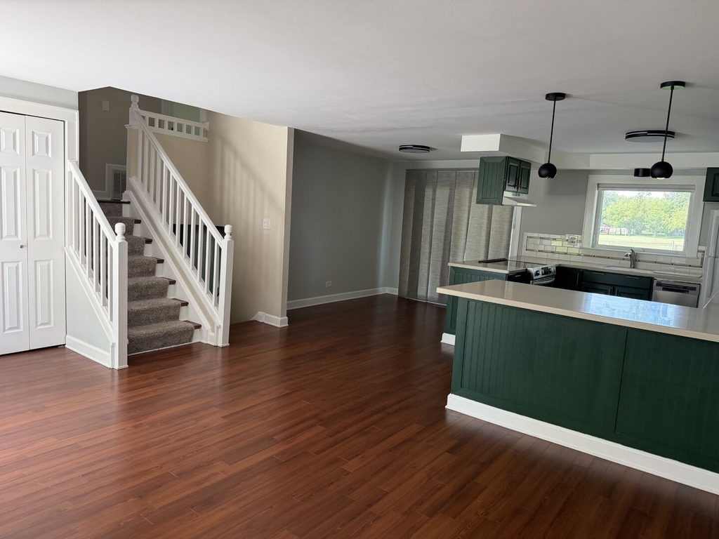920 Royal Court - Photo 3