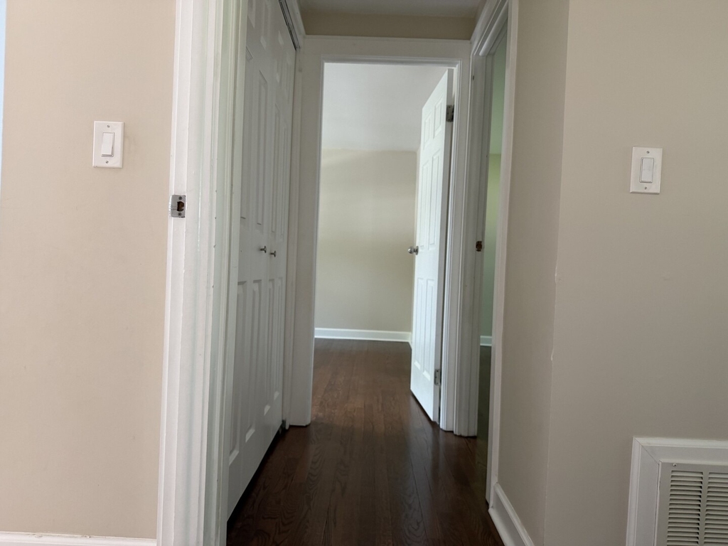 920 Royal Court - Photo 6