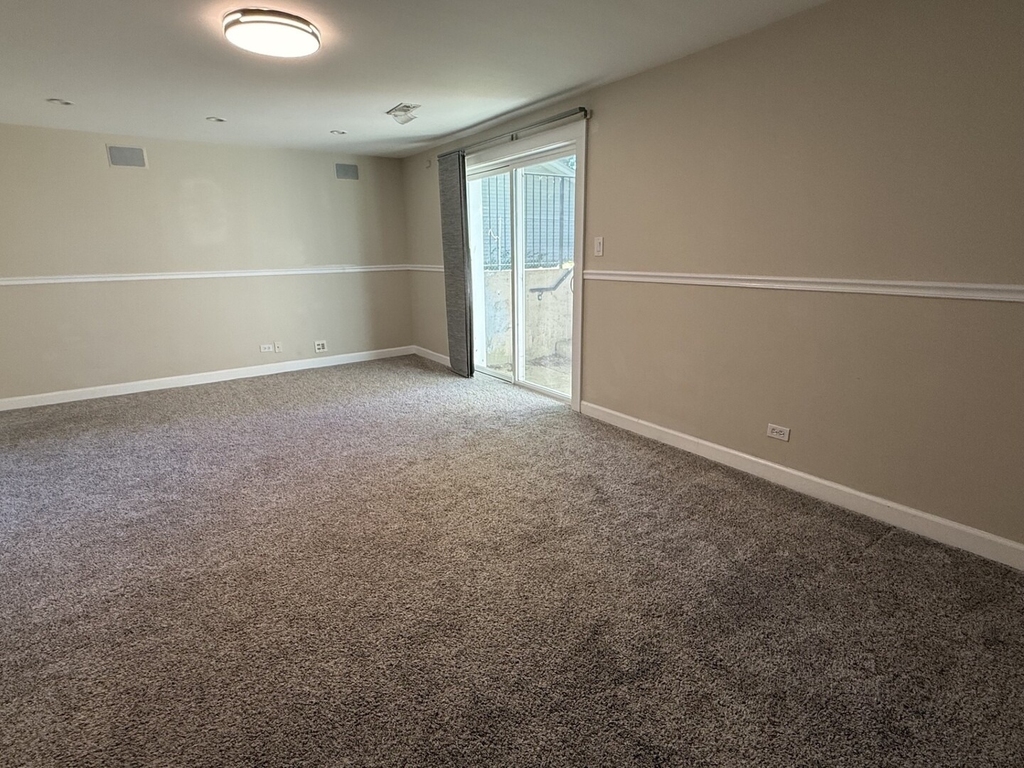 920 Royal Court - Photo 10