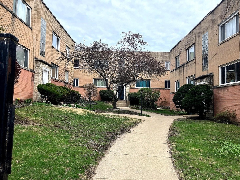1706 W Jarvis Avenue - Photo 0
