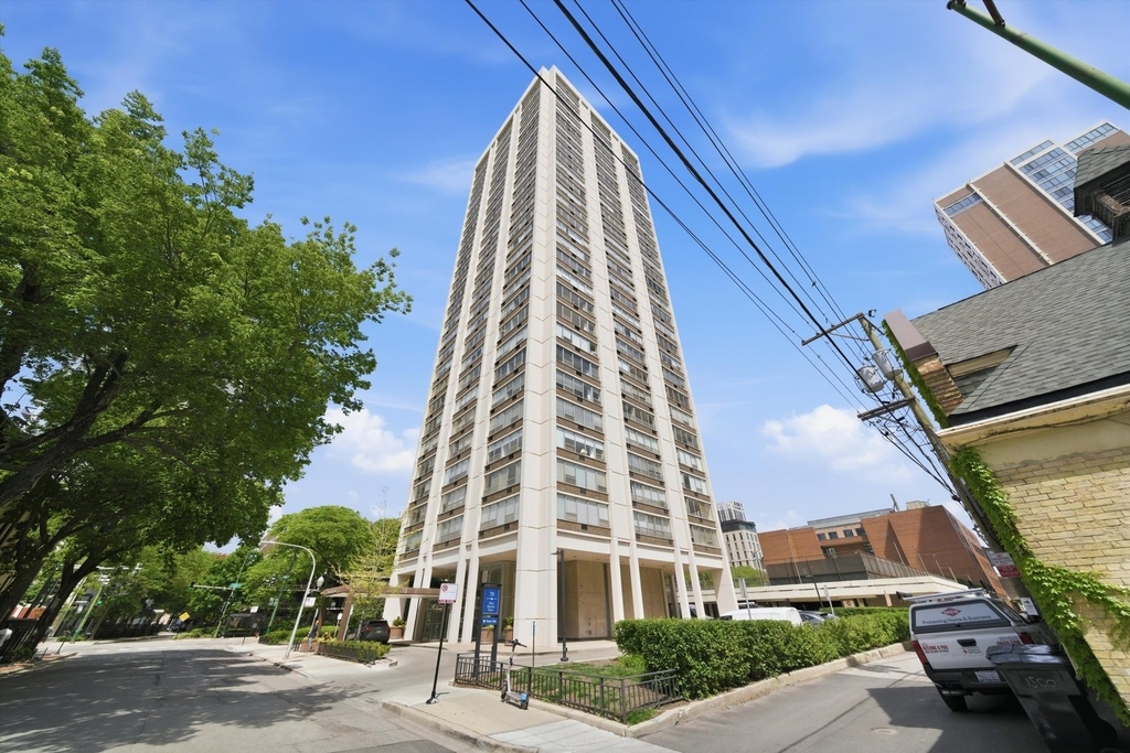 70 W Burton Place - Photo 0