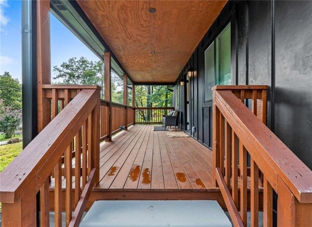 1111 Hillcrest Drive Se - Photo 1