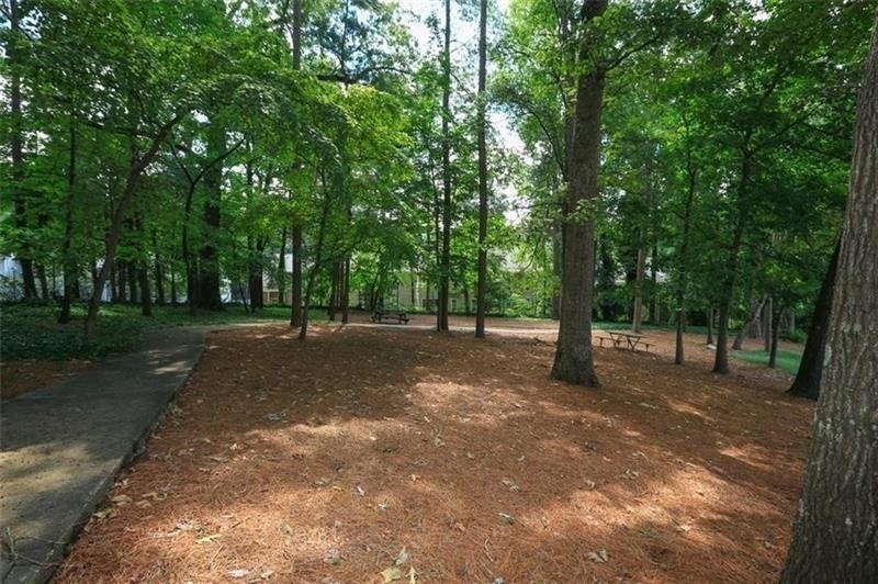 6851 Roswell Road - Photo 20