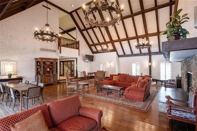 6851 Roswell Road - Photo 3