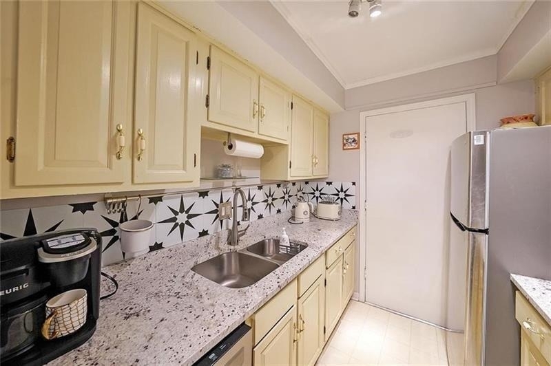 6851 Roswell Road - Photo 15