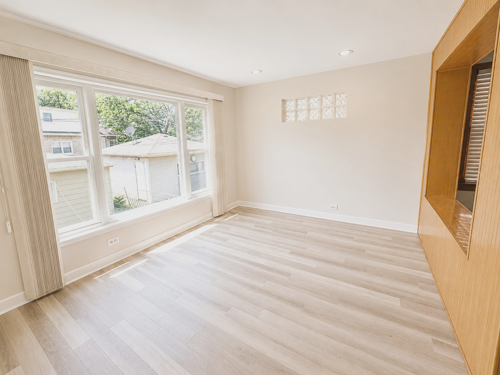 5870 N Elston Avenue - Photo 6
