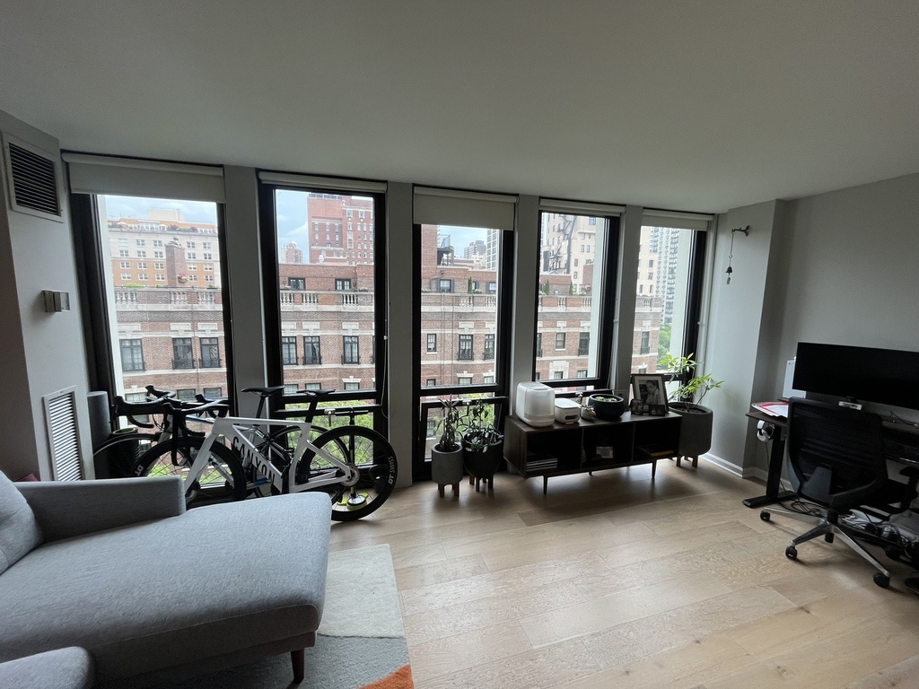 1 E Scott Street - Photo 2