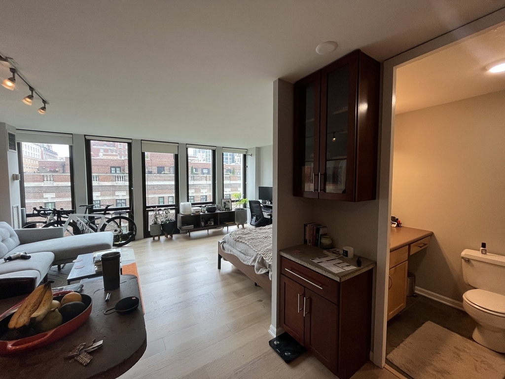1 E Scott Street - Photo 4