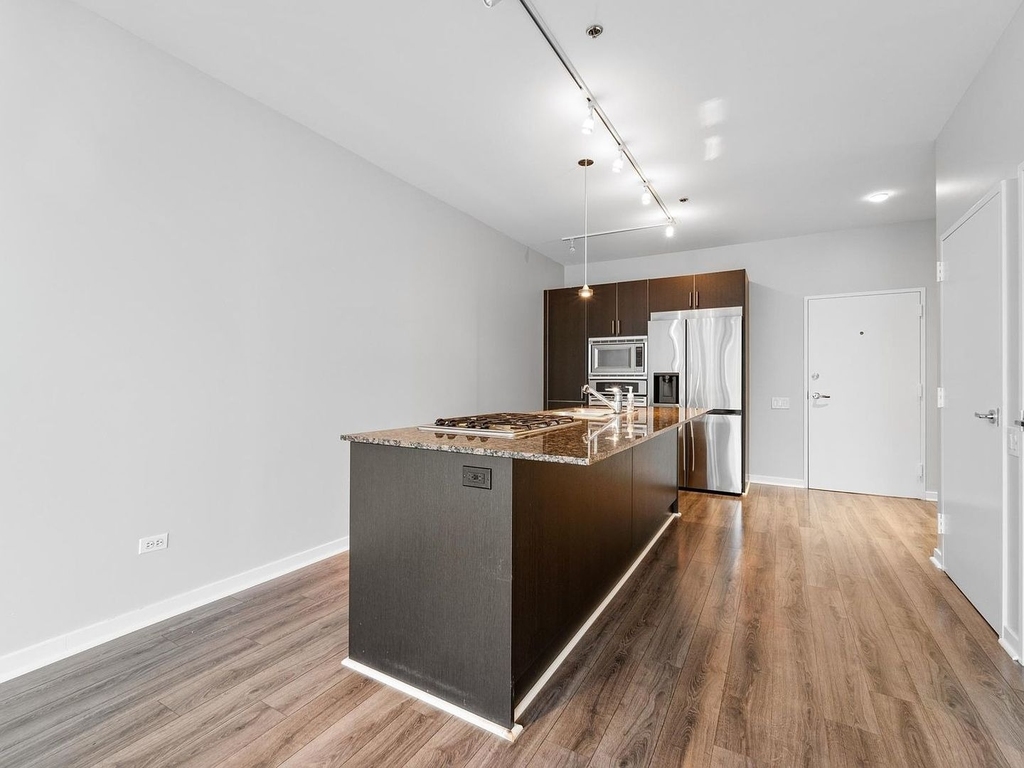 653 N Kingsbury Street - Photo 6