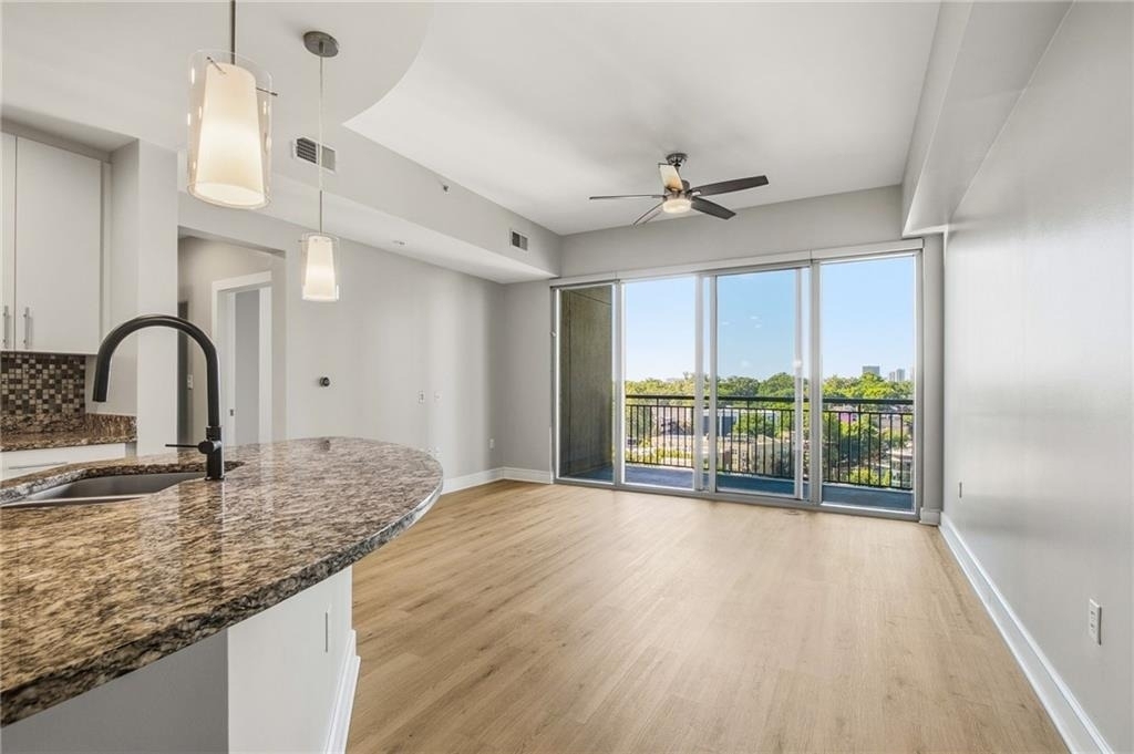222 12th Street Ne - Photo 4