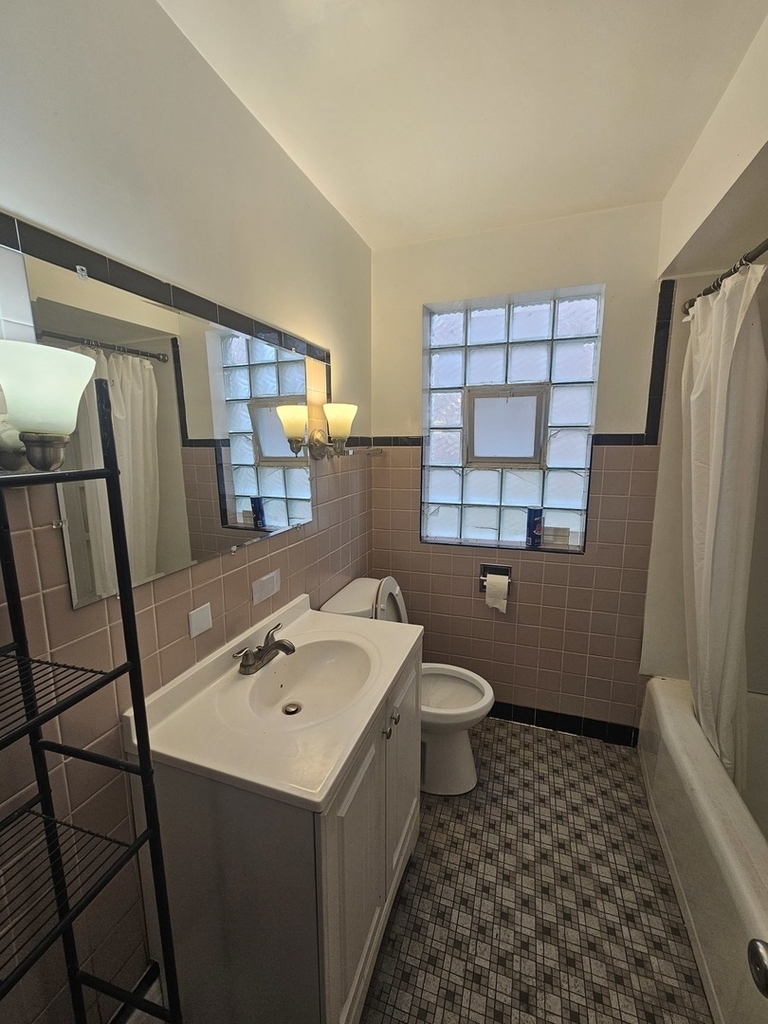 4933 Louise Street - Photo 9