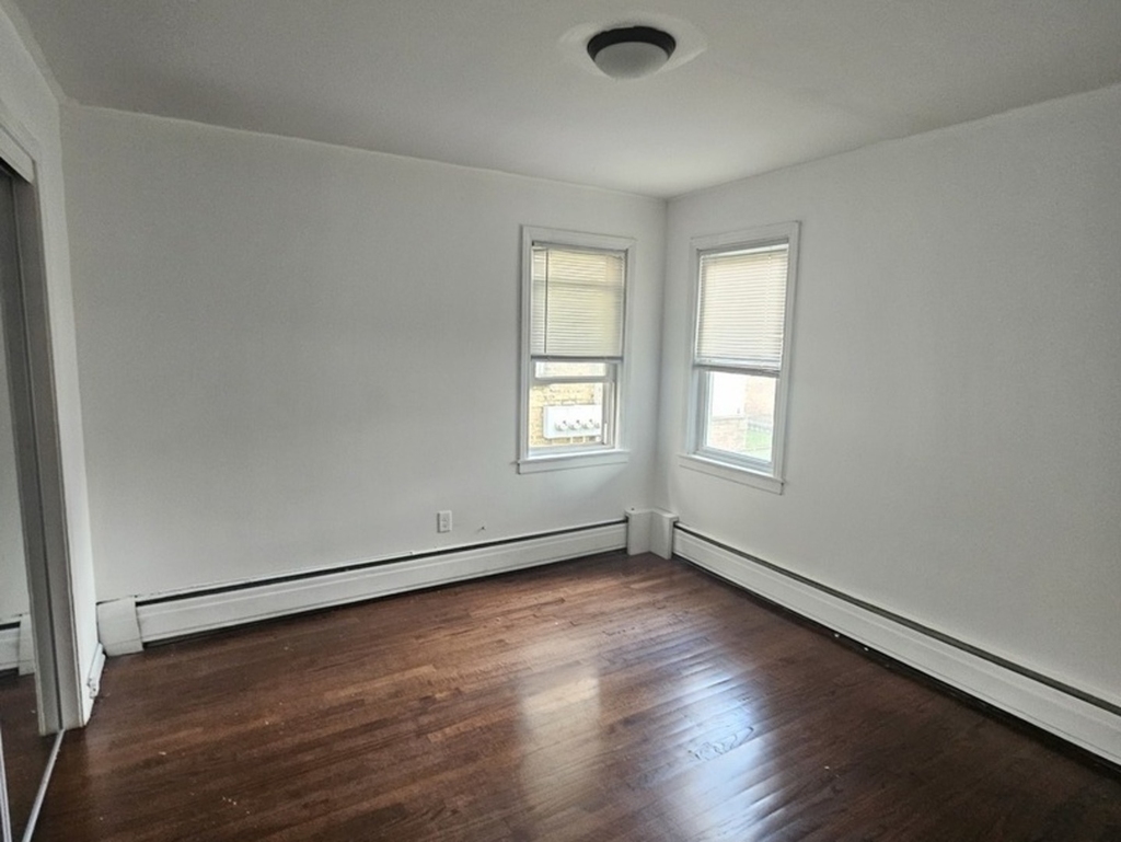 4933 Louise Street - Photo 8