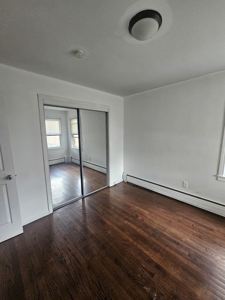 4933 Louise Street - Photo 7
