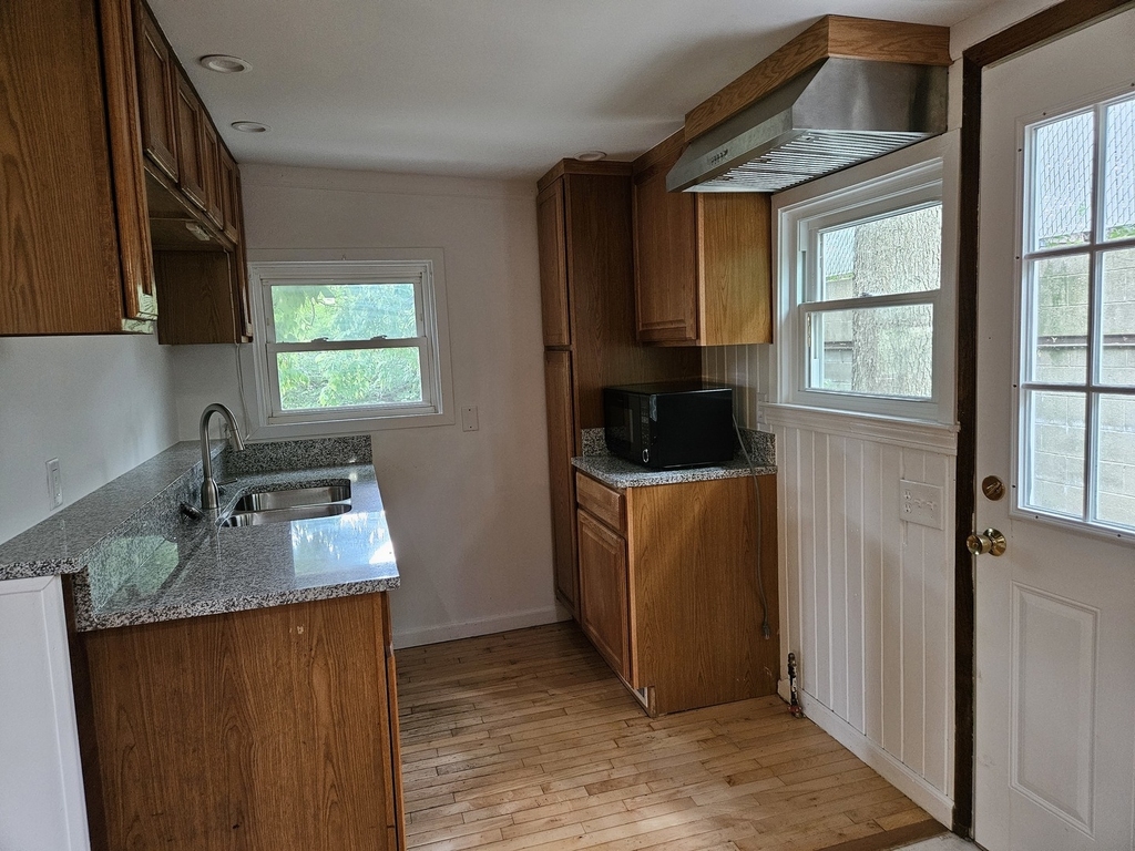 16 Riverview Street - Photo 2