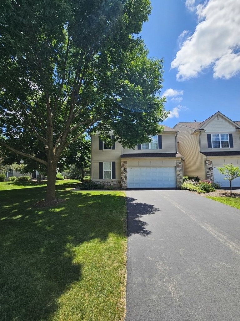 749 Dillon Court - Photo 2