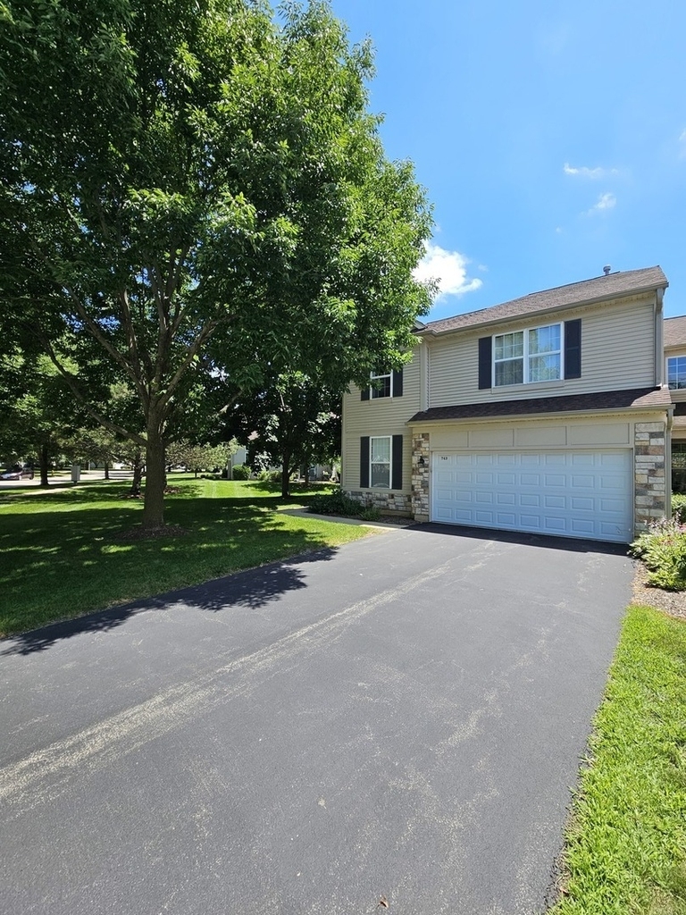 749 Dillon Court - Photo 0