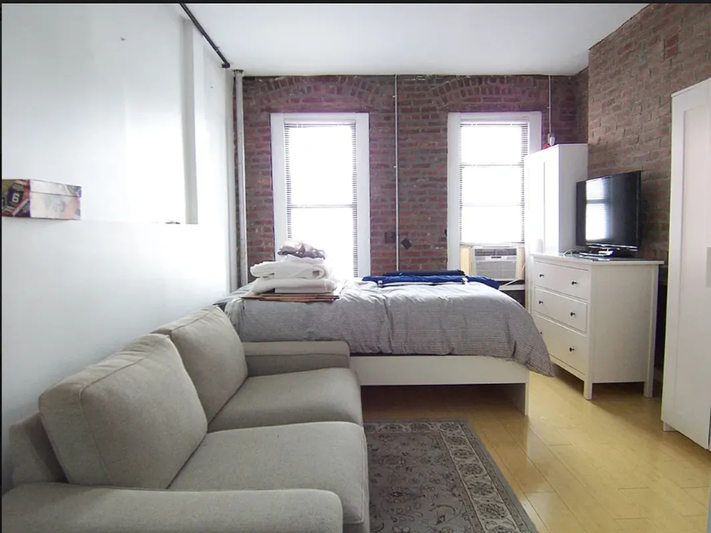 441 West 49th Street - Photo 0