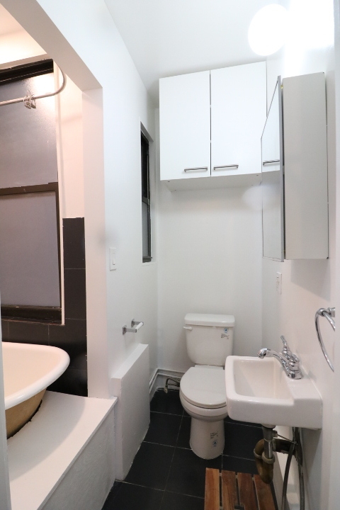 441 West 49th Street - Photo 4