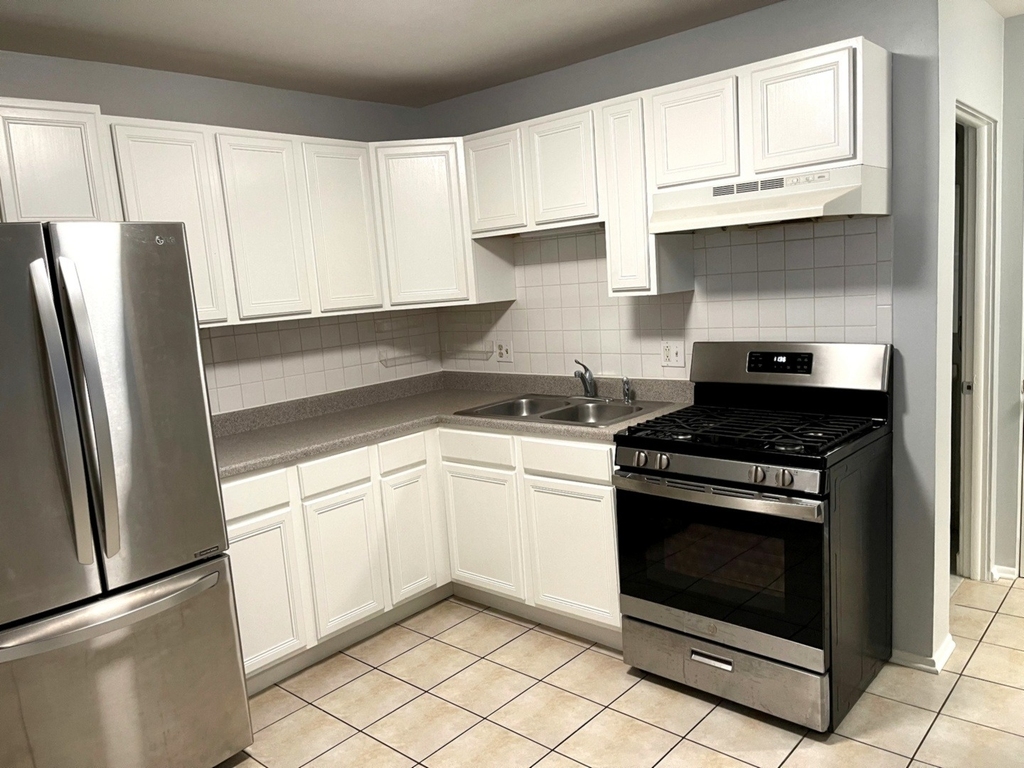 131 S Washington Street - Photo 2