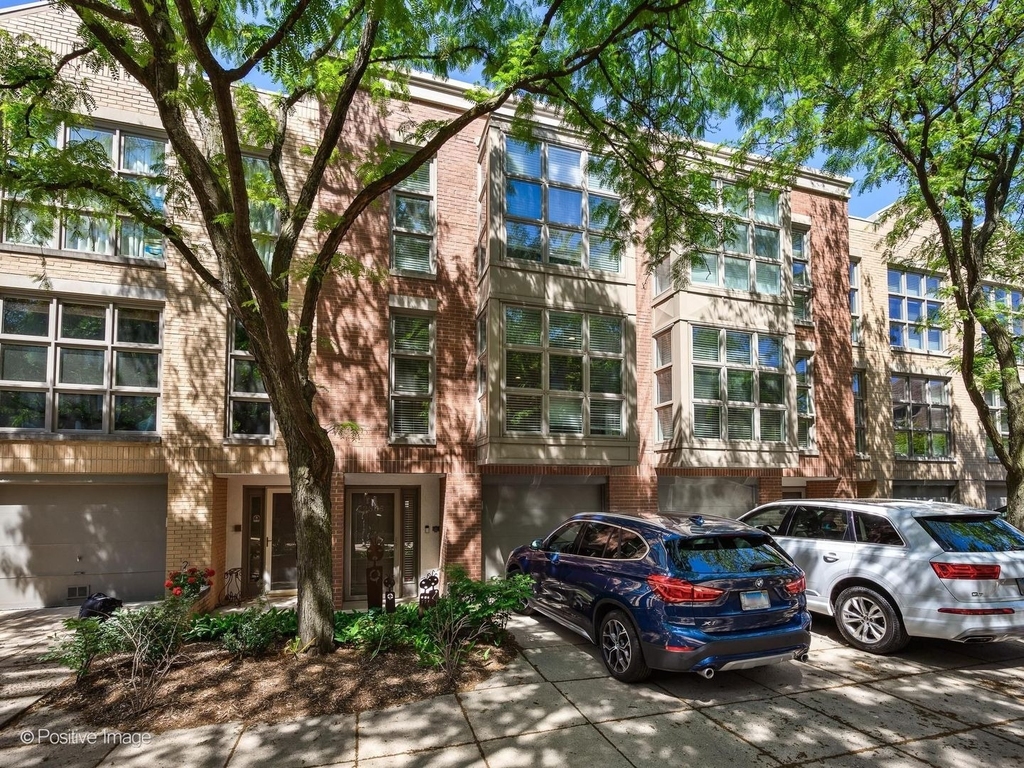 2365 N Wayne Avenue - Photo 0