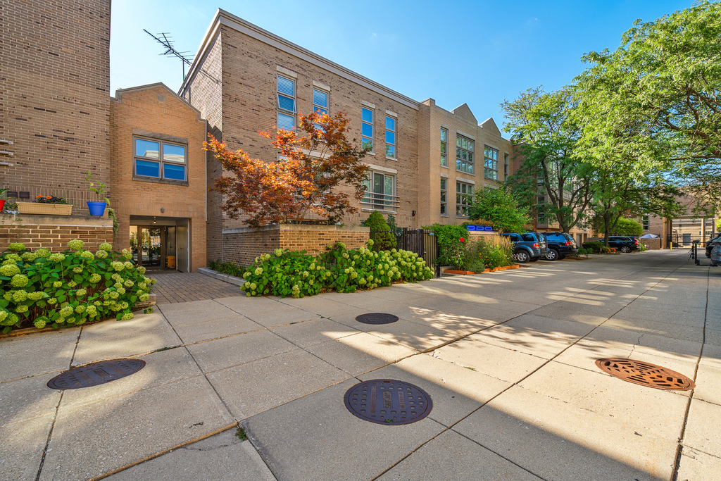 2365 N Wayne Avenue - Photo 16