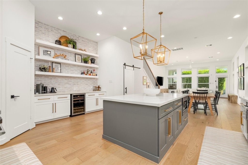 804 Aurora Street - Photo 2