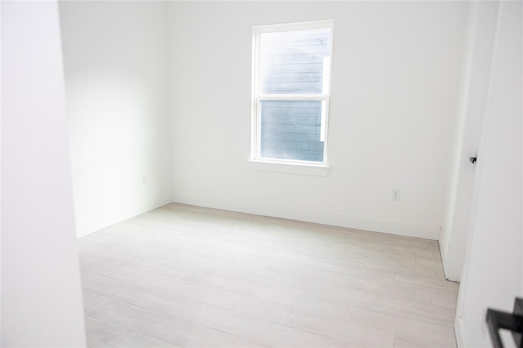8208 Knox Street - Photo 9