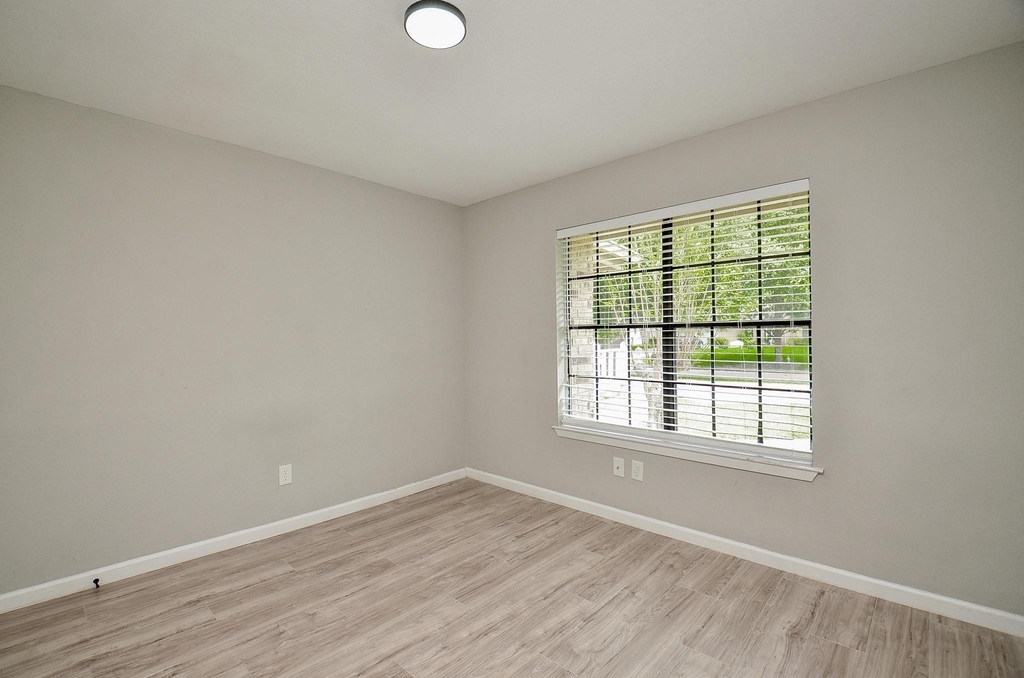 22018 Grand Forks Drive - Photo 29