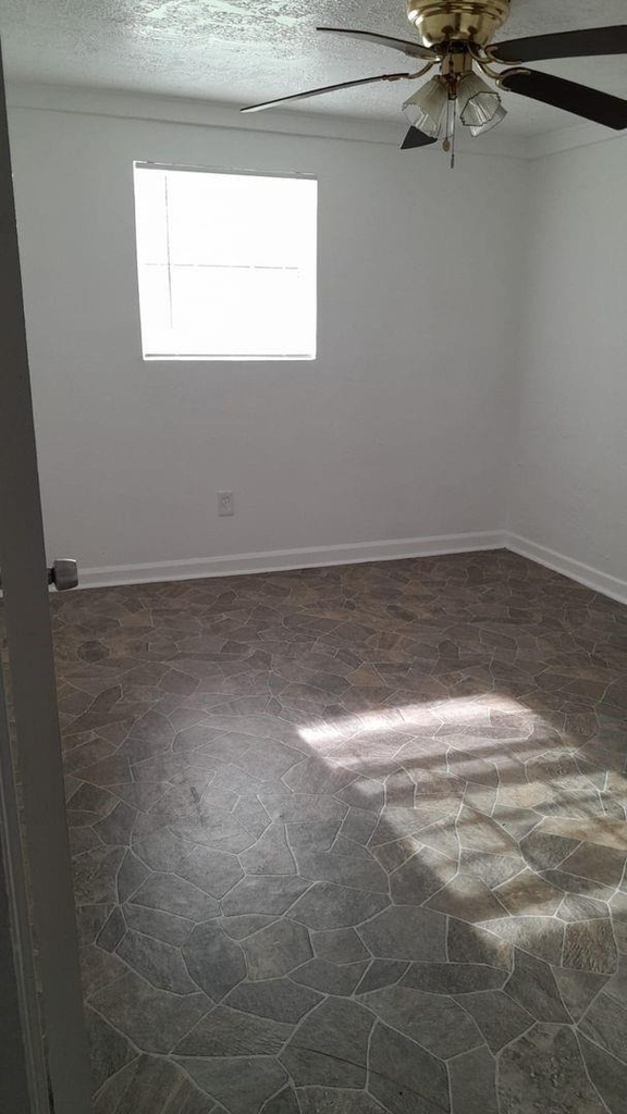 2405 Franklin Street - Photo 2