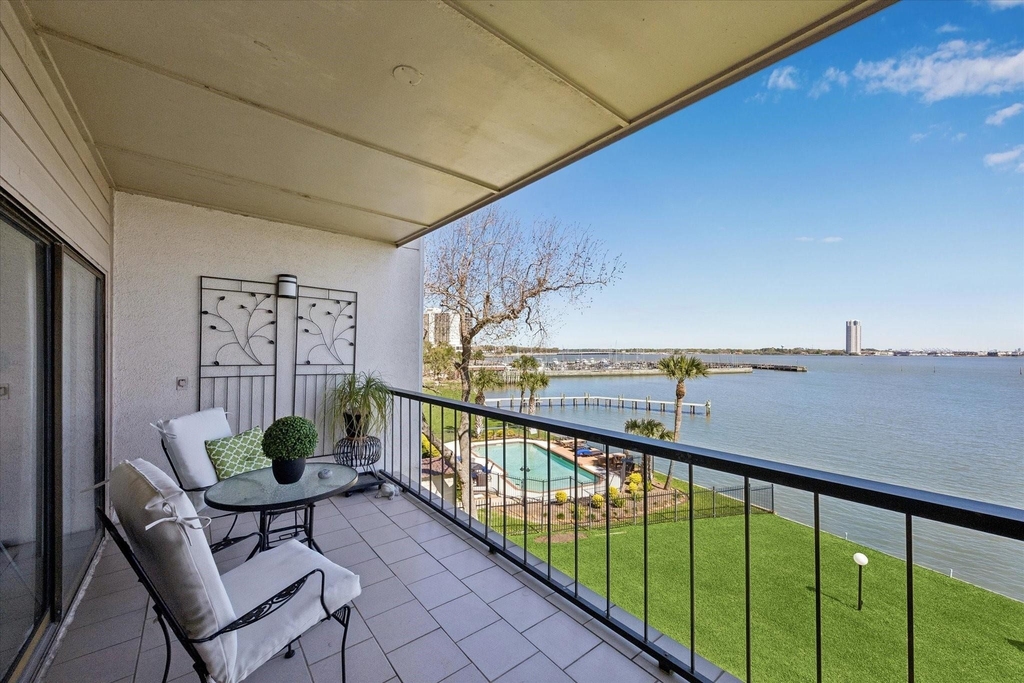 351 Lakeside Lane - Photo 2