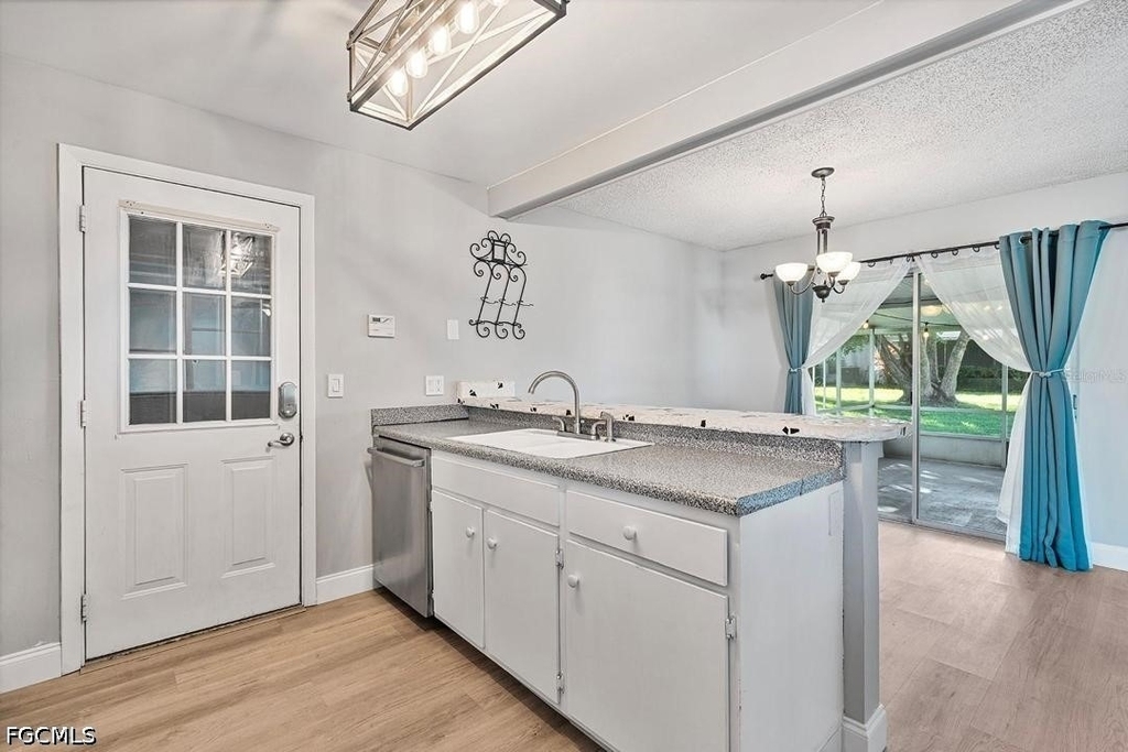 5556 Memorial Drive - Photo 3
