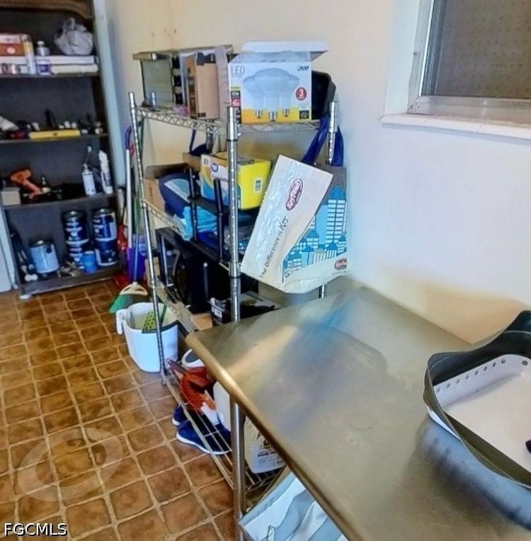 711 Ne 6th Pl - Photo 2