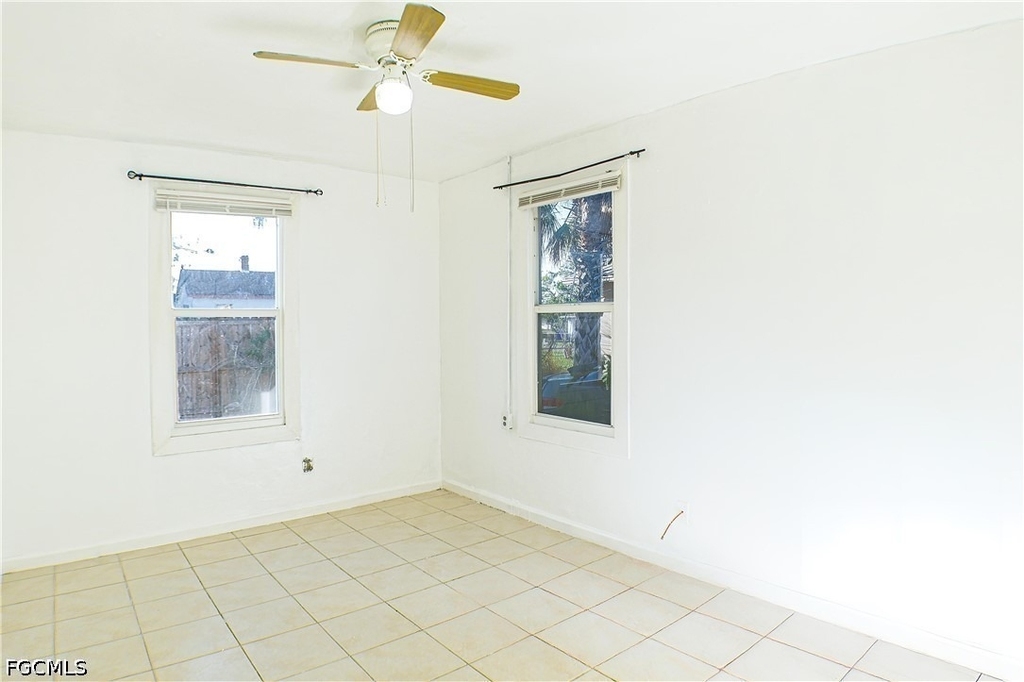 3042 Douglas Avenue - Photo 6