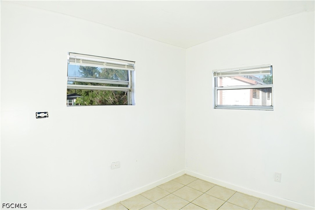 3042 Douglas Avenue - Photo 8