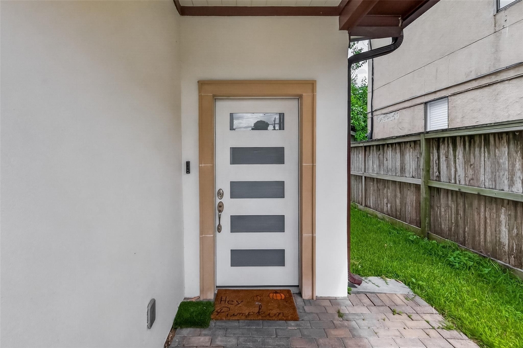 224 N Stiles Street - Photo 3