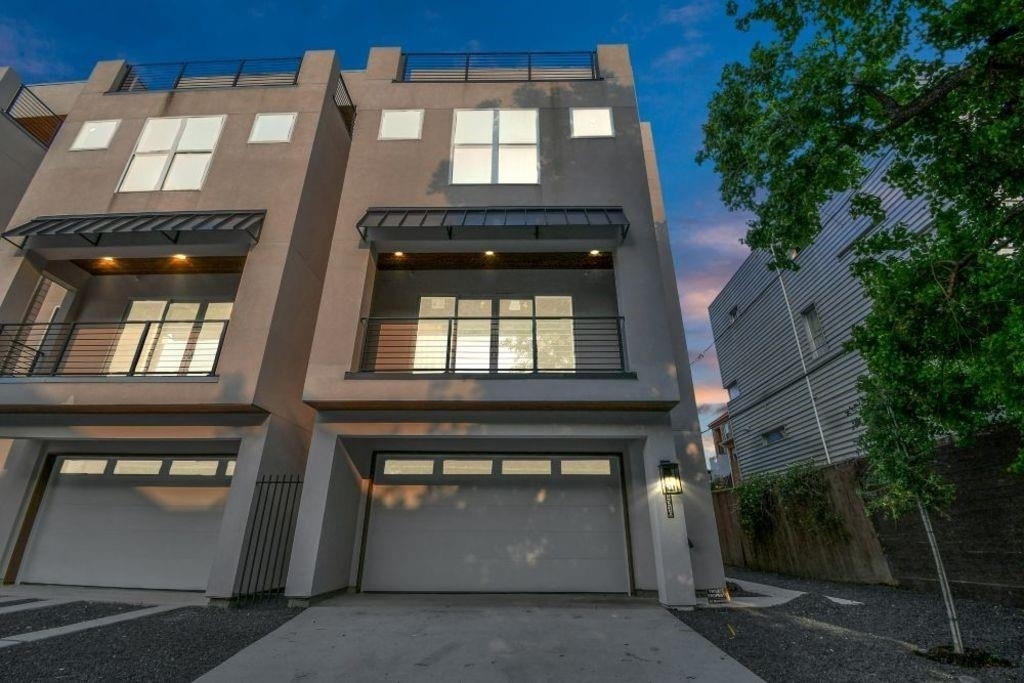 1320 Eberhard Street - Photo 2