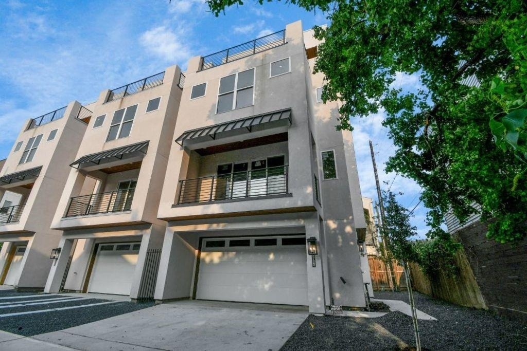 1320 Eberhard Street - Photo 0