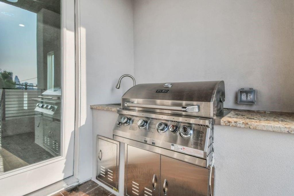1320 Eberhard Street - Photo 43