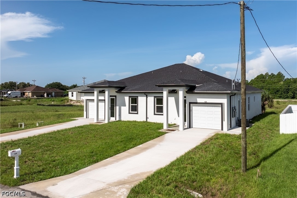 430 Petite Avenue - Photo 3