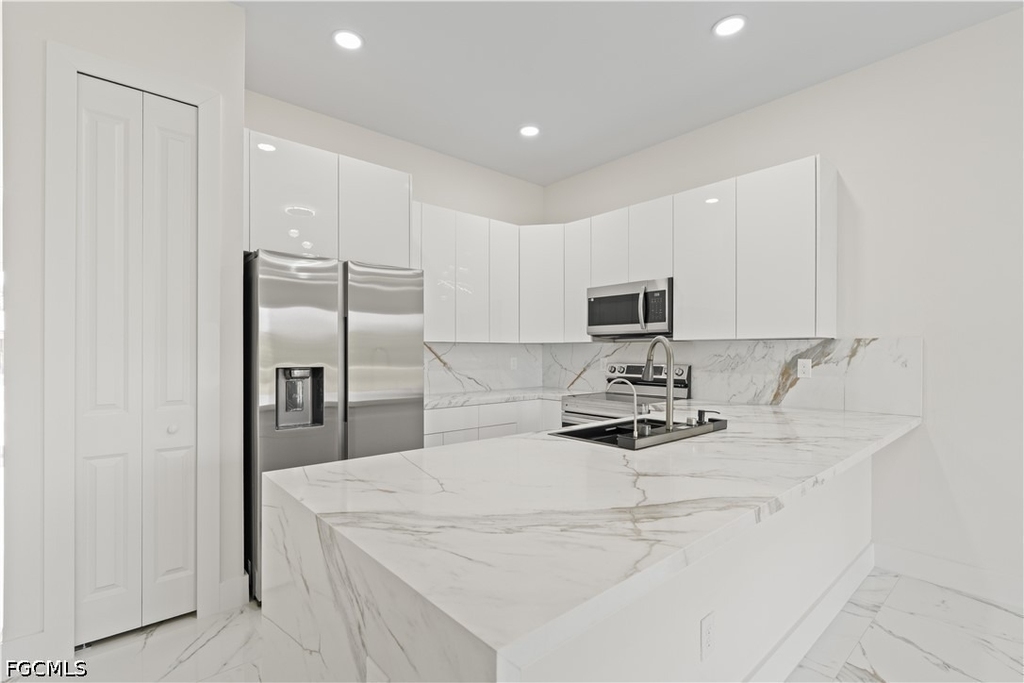 430 Petite Avenue - Photo 43
