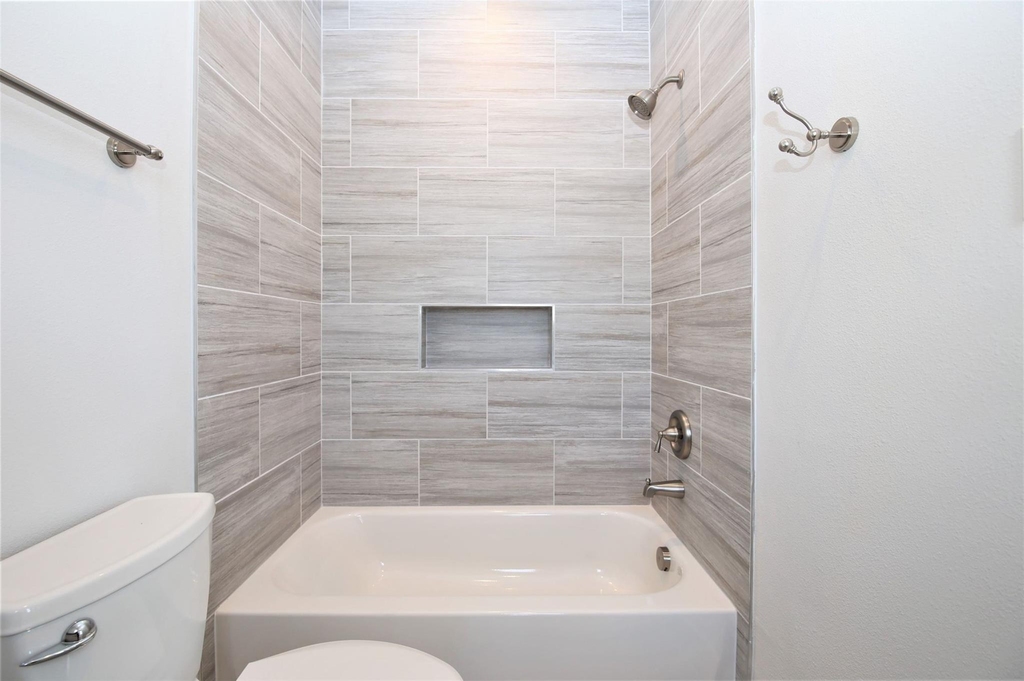 816 W 22nd Street - Photo 16