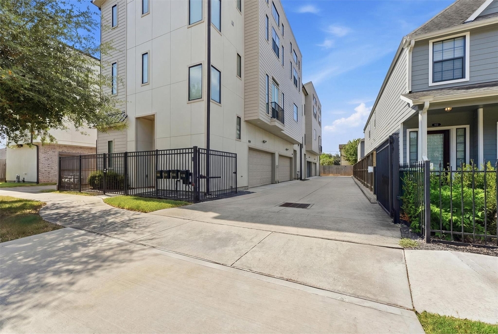 816 W 22nd Street - Photo 27